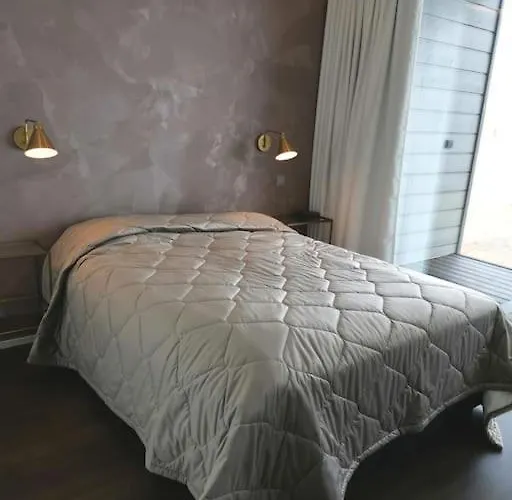 Villa By The River With Sauna And Jacuzzi