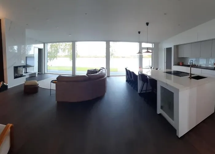 Villa By The River With Sauna And Jacuzzi *